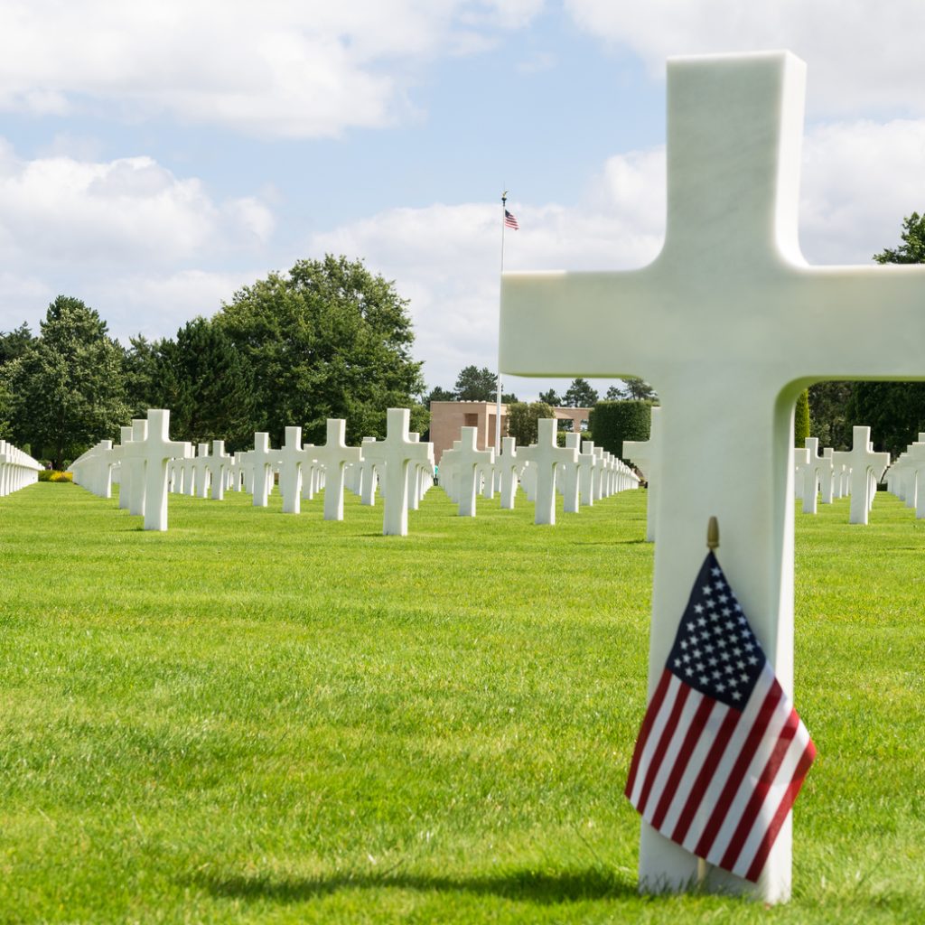 white-crosses-in-american-cemetery-coleville-sur-mer-omaha-beach