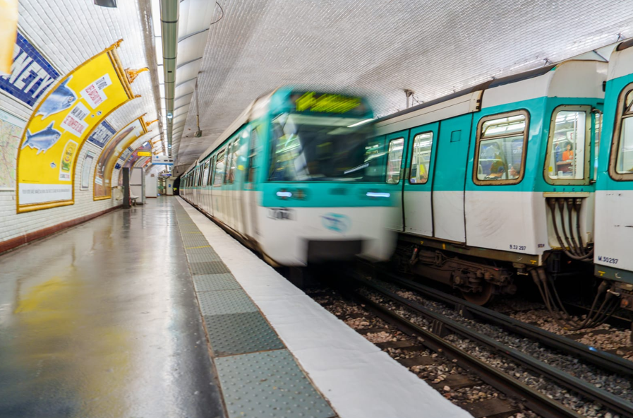 paris metro - navigo pass